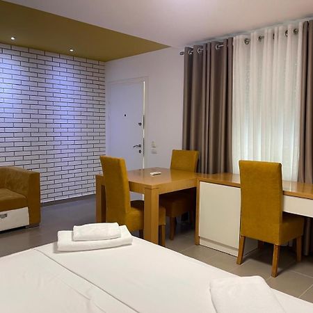 Sunrise Luxury Apartments Sarandë Esterno foto