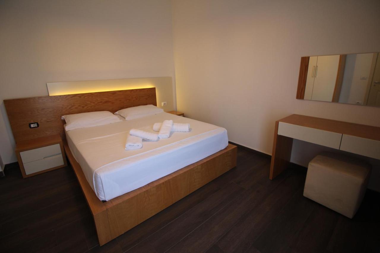 Sunrise Luxury Apartments Sarandë Esterno foto