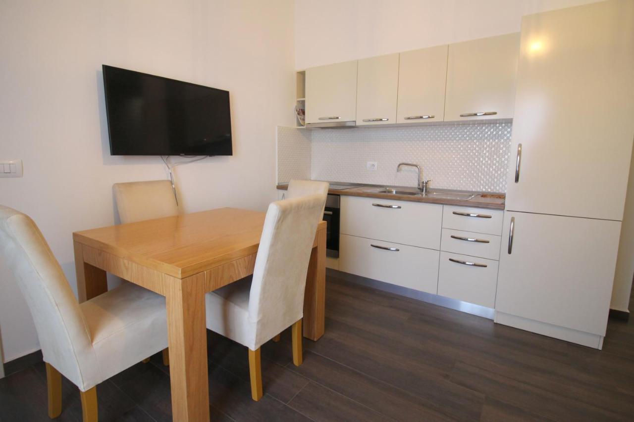 Sunrise Luxury Apartments Sarandë Esterno foto