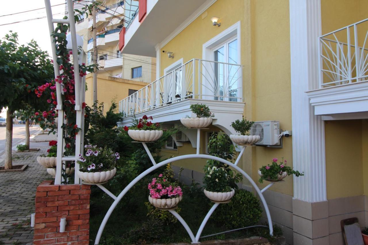 Sunrise Luxury Apartments Sarandë Esterno foto