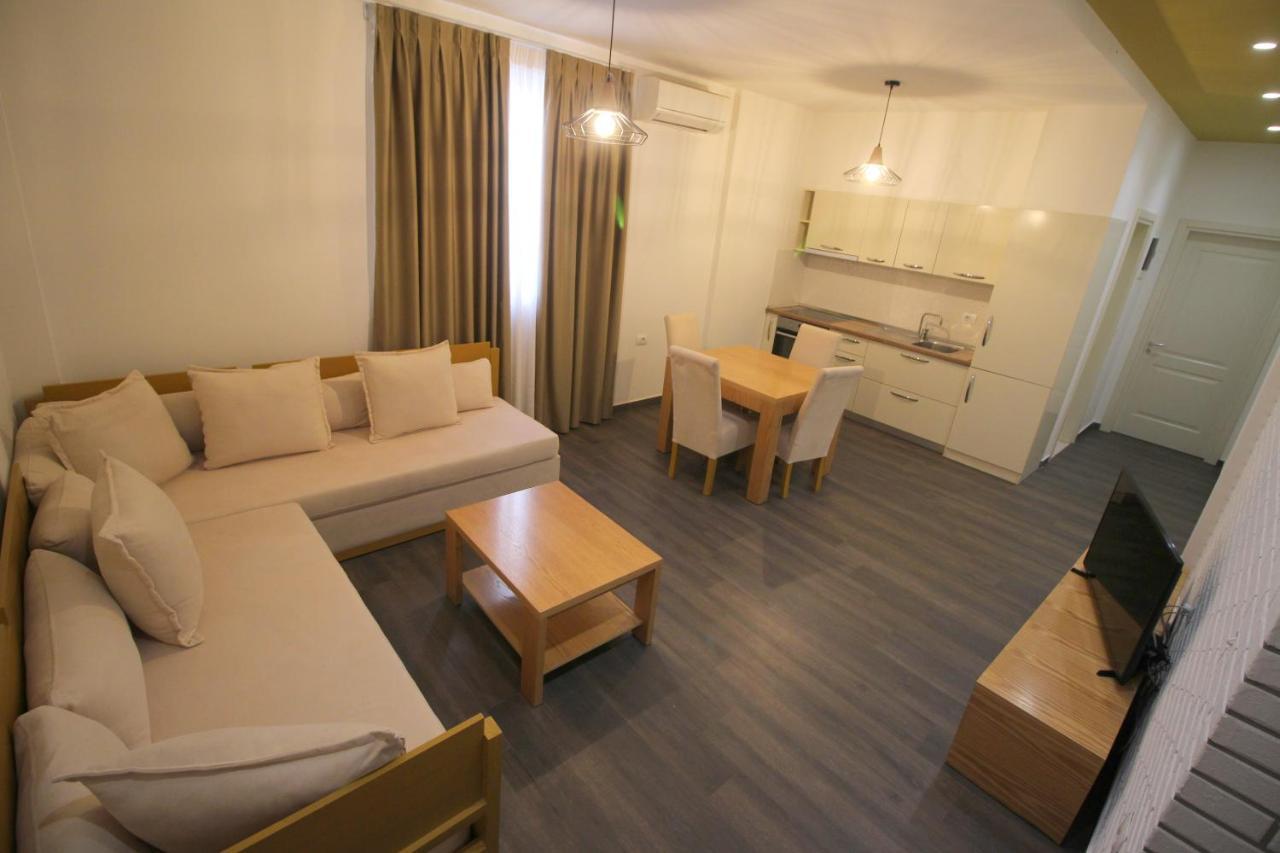 Sunrise Luxury Apartments Sarandë Esterno foto