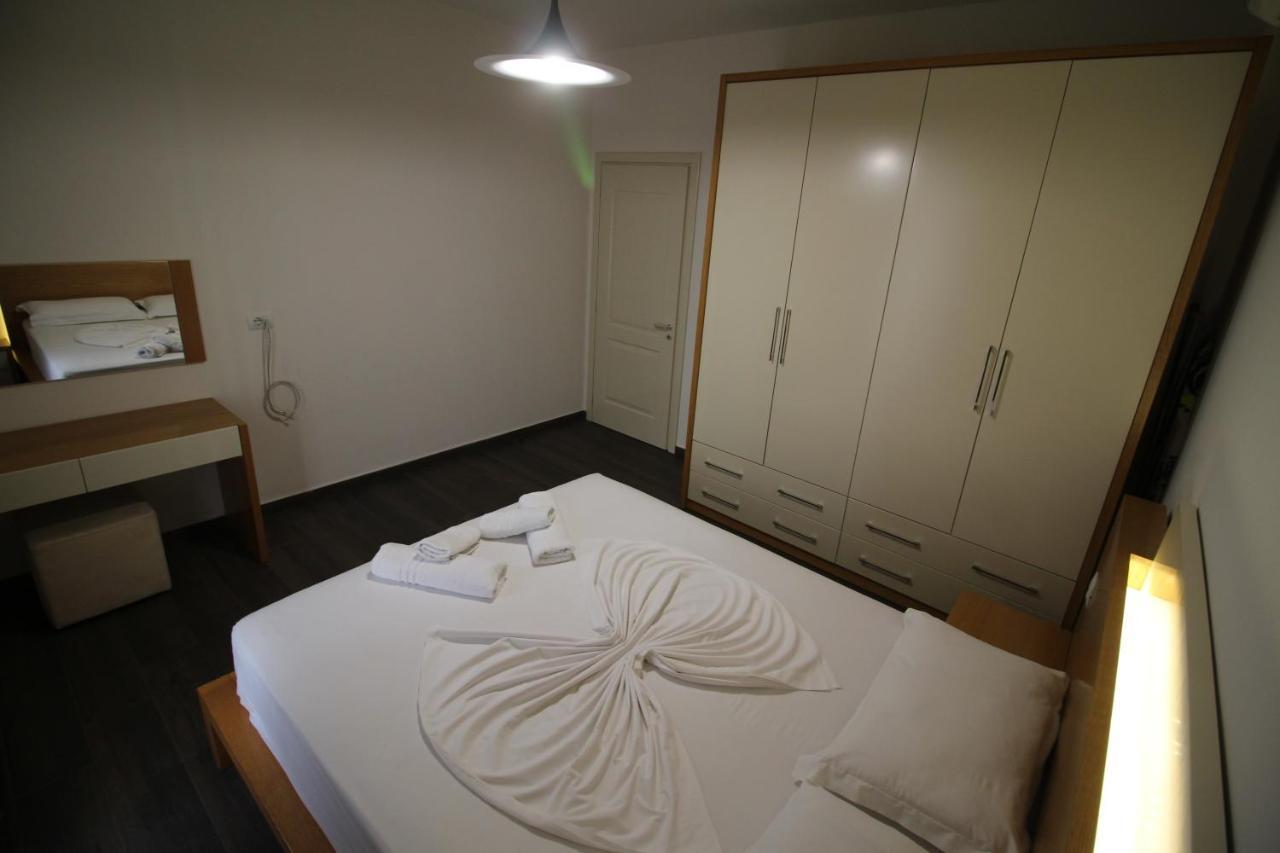 Sunrise Luxury Apartments Sarandë Esterno foto