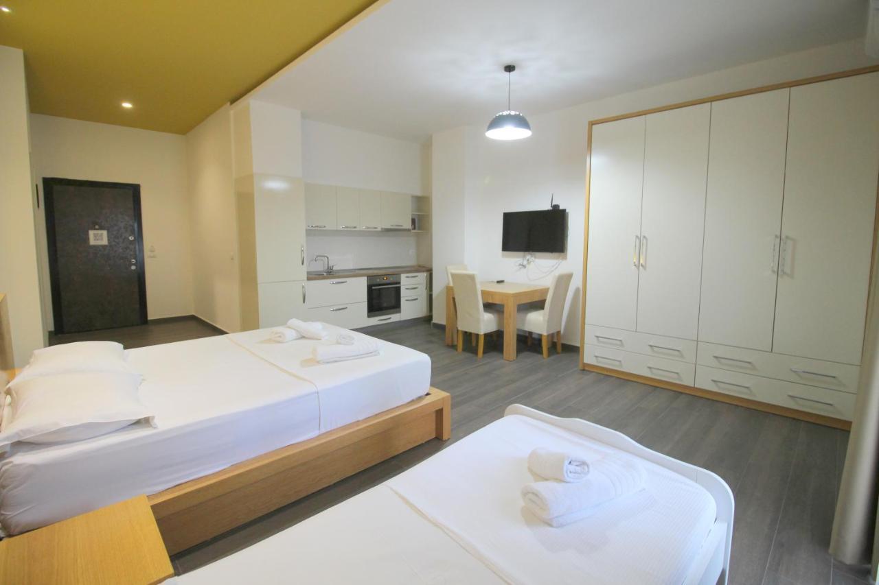 Sunrise Luxury Apartments Sarandë Esterno foto
