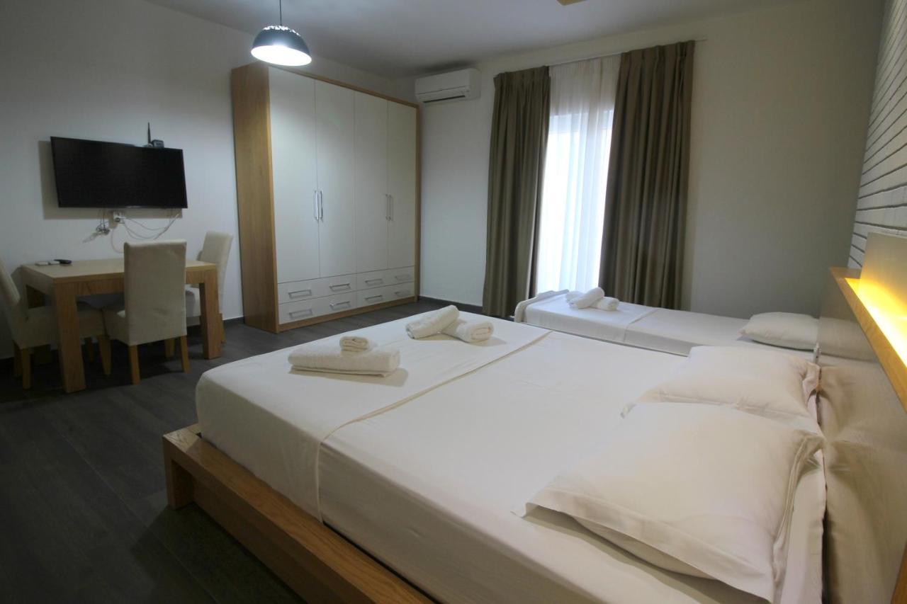 Sunrise Luxury Apartments Sarandë Esterno foto