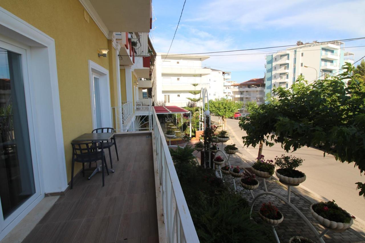 Sunrise Luxury Apartments Sarandë Esterno foto