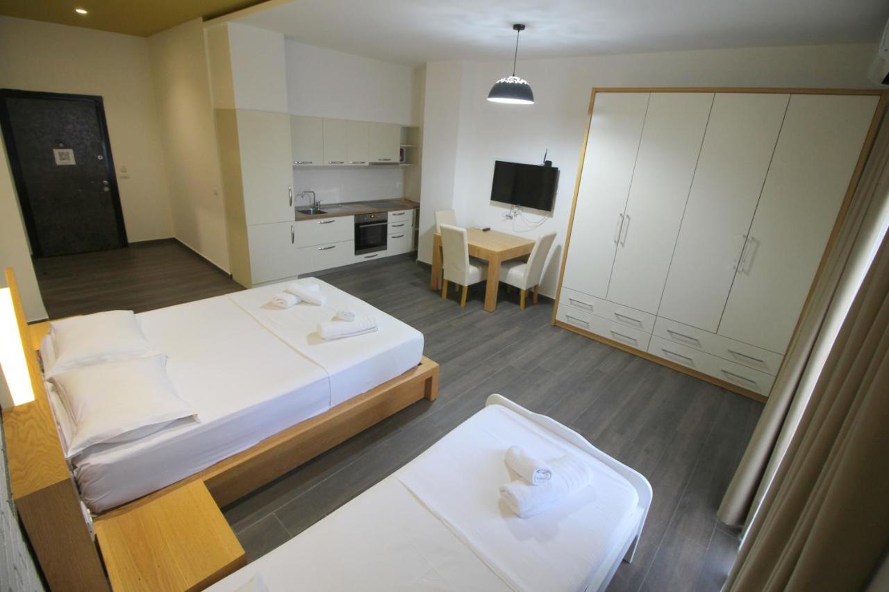Sunrise Luxury Apartments Sarandë Esterno foto