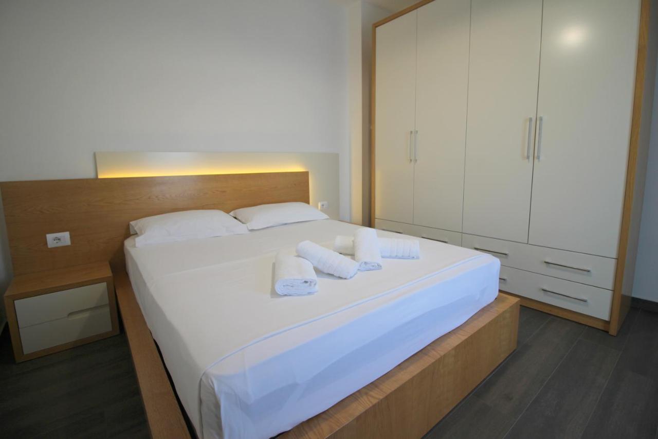 Sunrise Luxury Apartments Sarandë Esterno foto