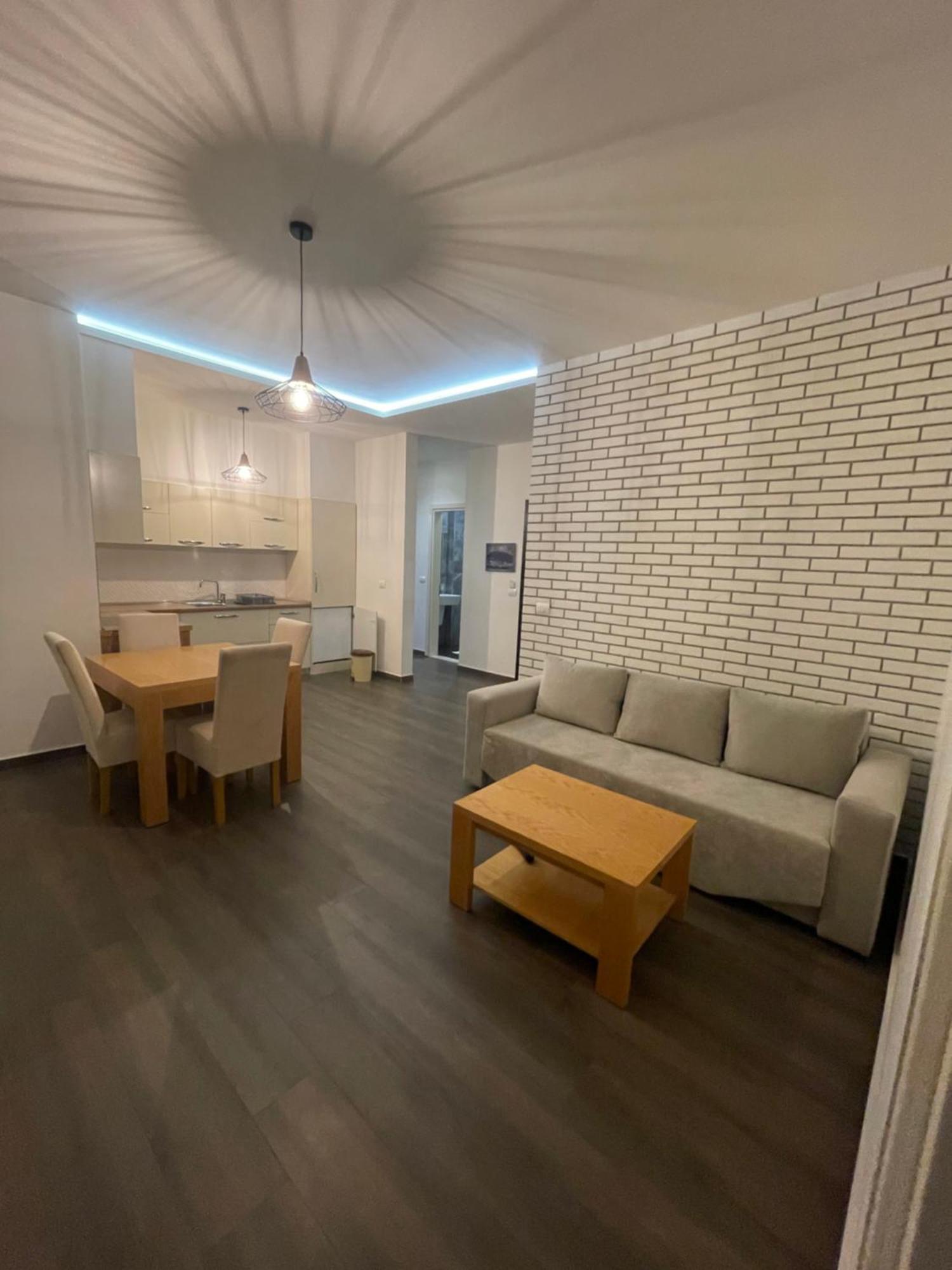 Sunrise Luxury Apartments Sarandë Esterno foto