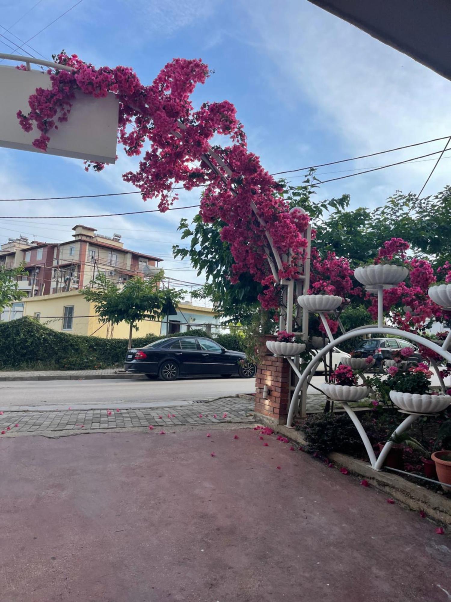 Sunrise Luxury Apartments Sarandë Esterno foto