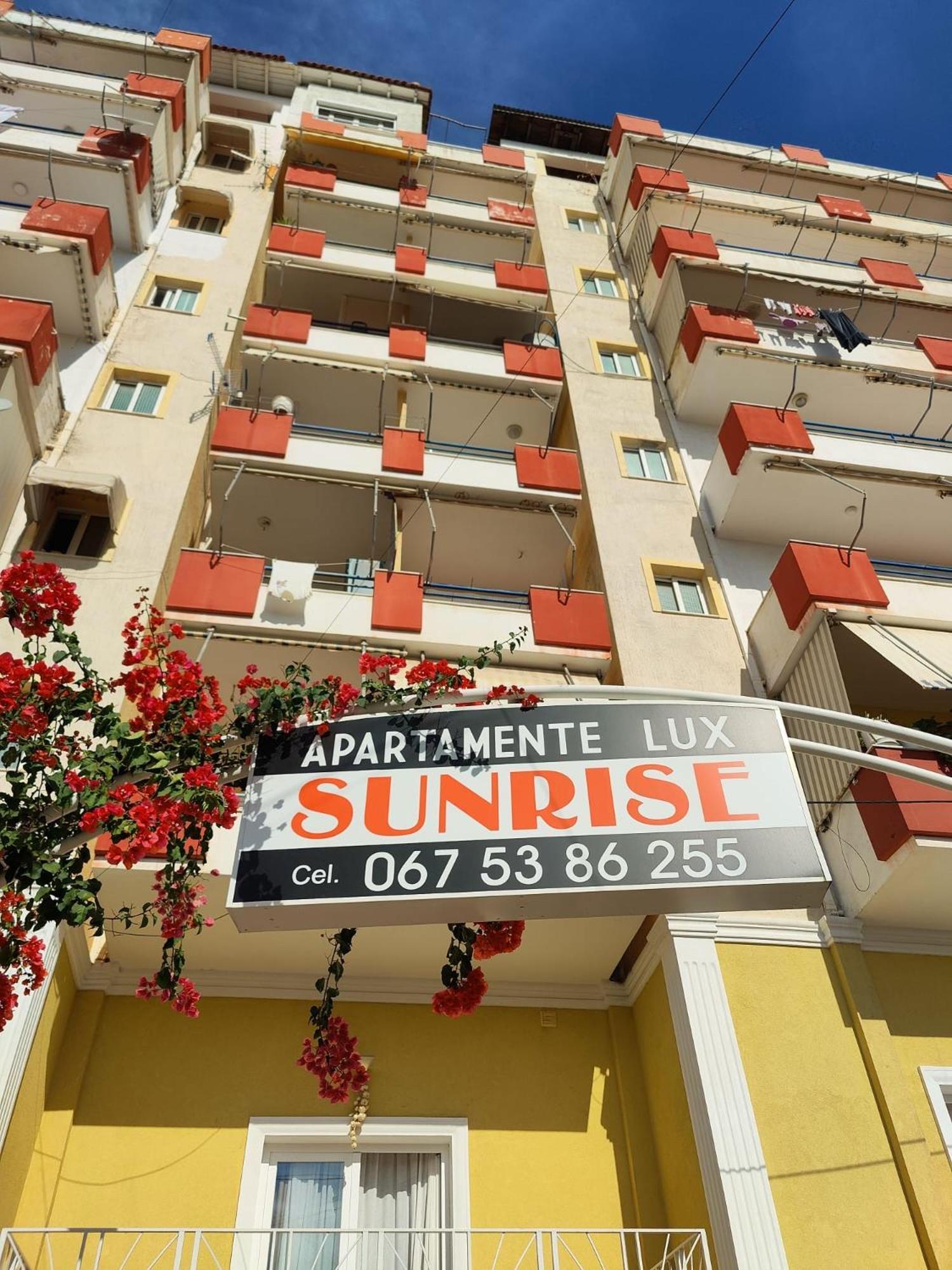 Sunrise Luxury Apartments Sarandë Esterno foto
