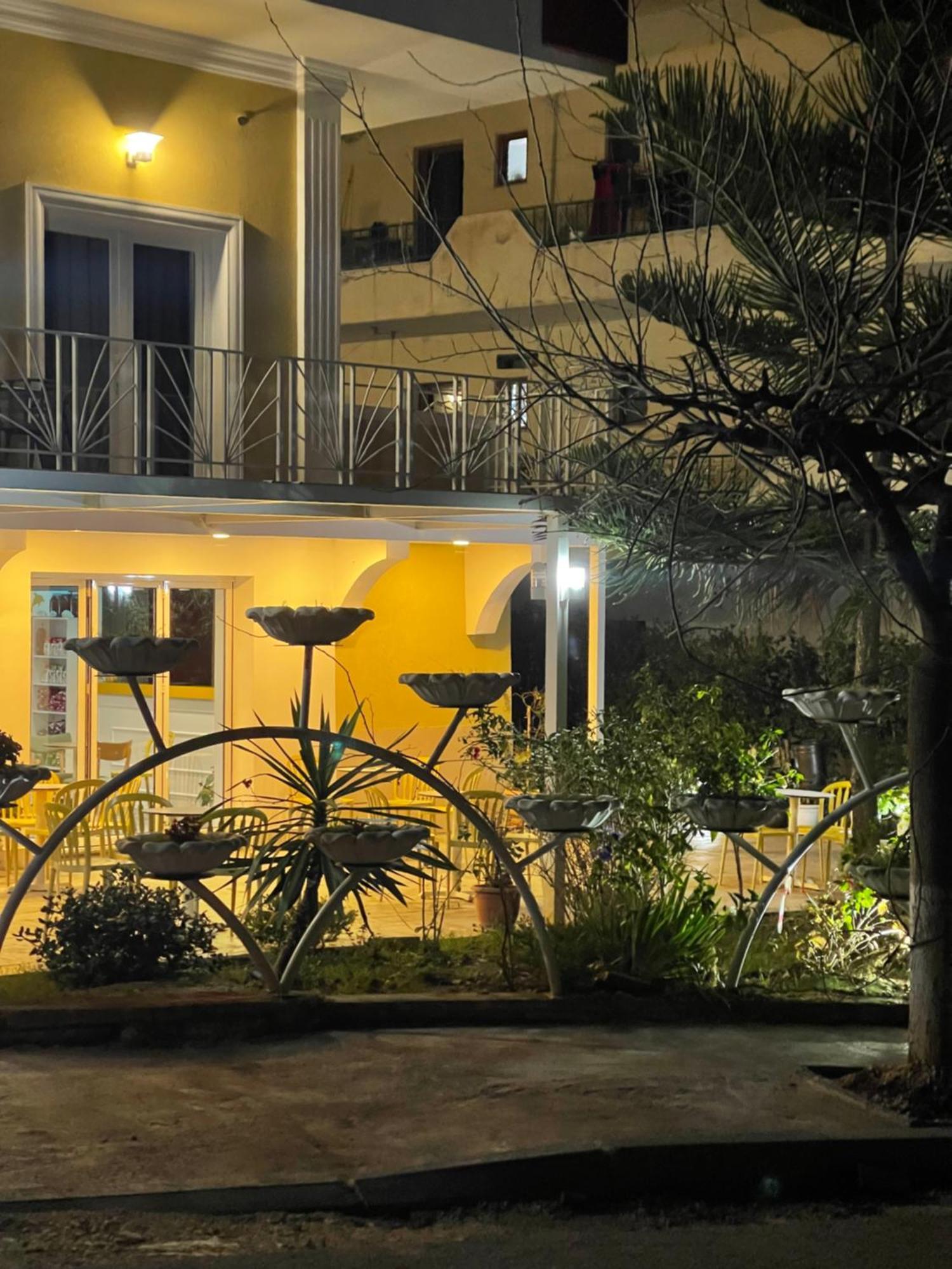 Sunrise Luxury Apartments Sarandë Esterno foto