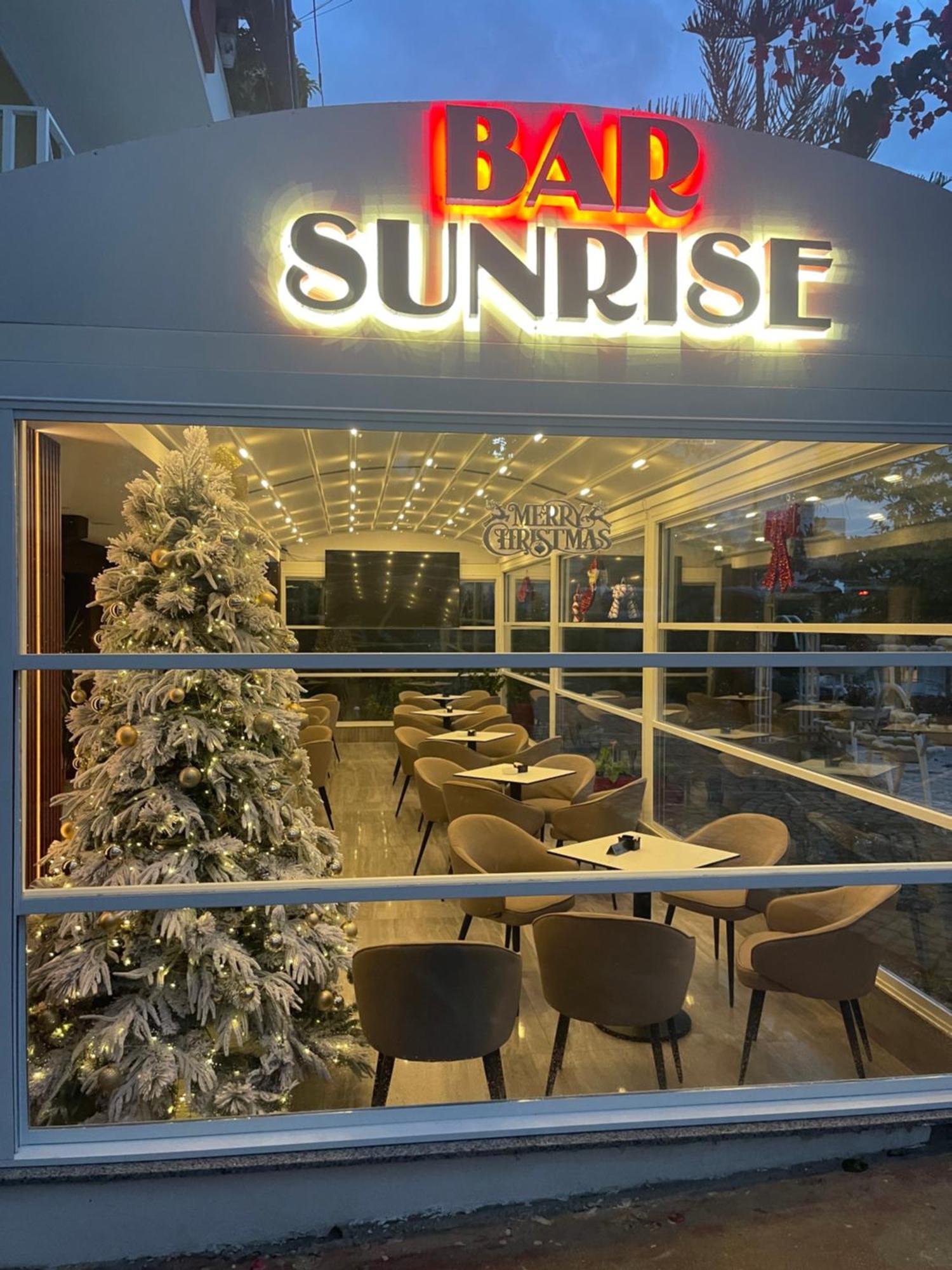 Sunrise Luxury Apartments Sarandë Esterno foto