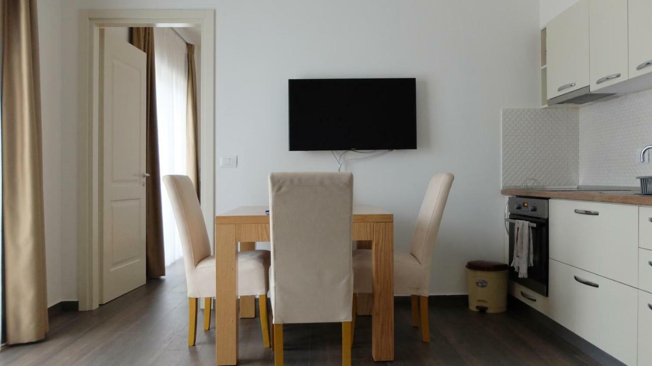 Sunrise Luxury Apartments Sarandë Esterno foto
