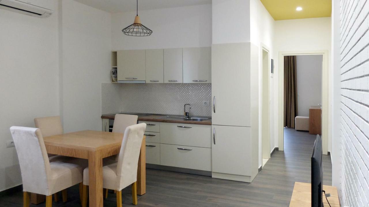 Sunrise Luxury Apartments Sarandë Esterno foto