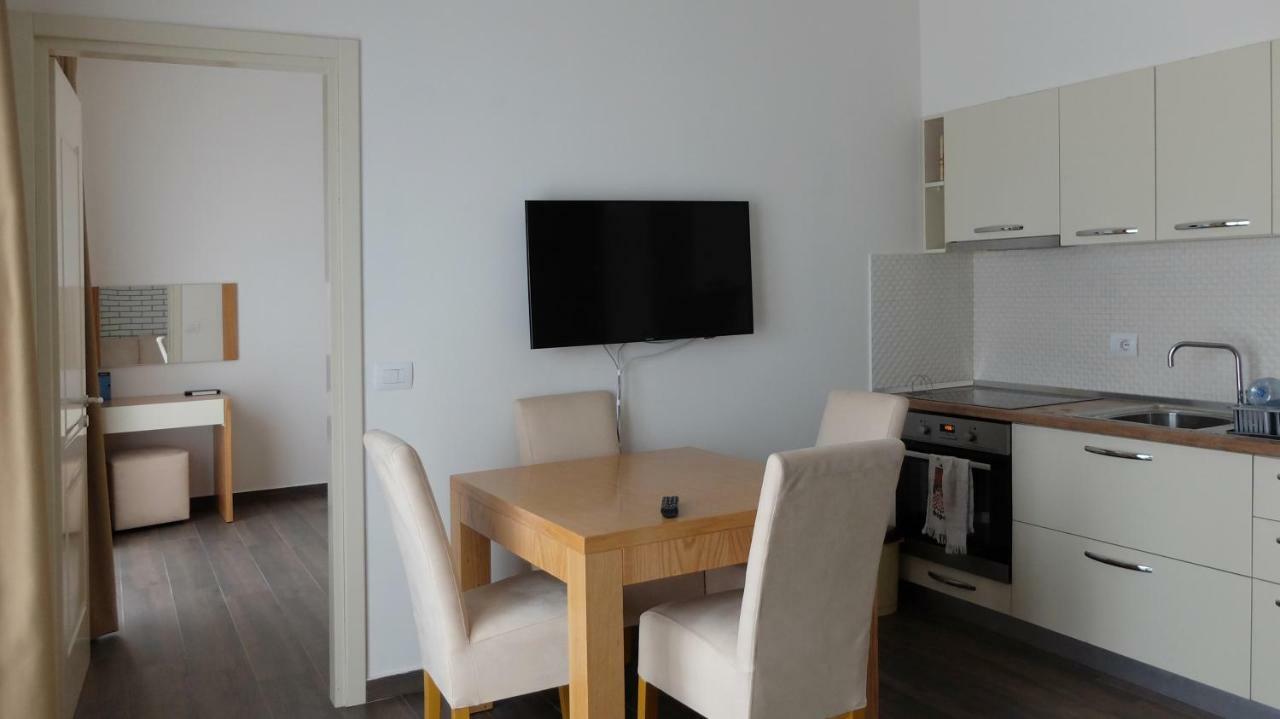 Sunrise Luxury Apartments Sarandë Esterno foto