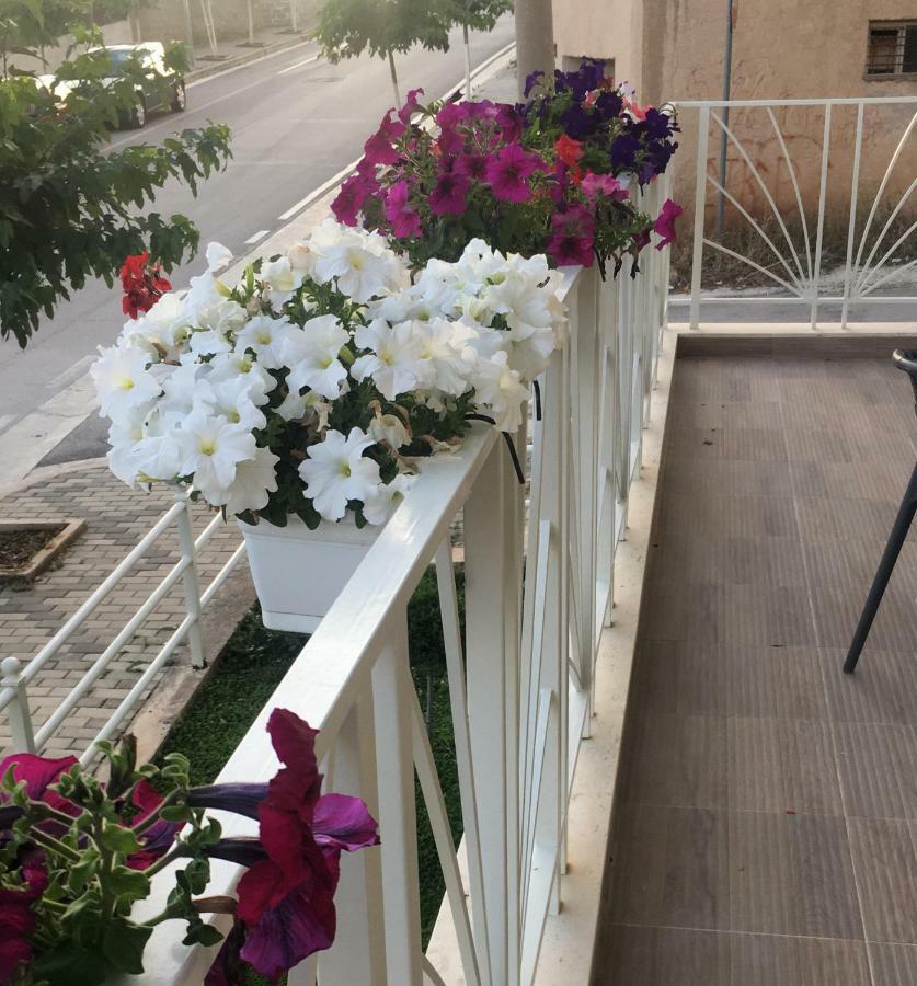 Sunrise Luxury Apartments Sarandë Esterno foto