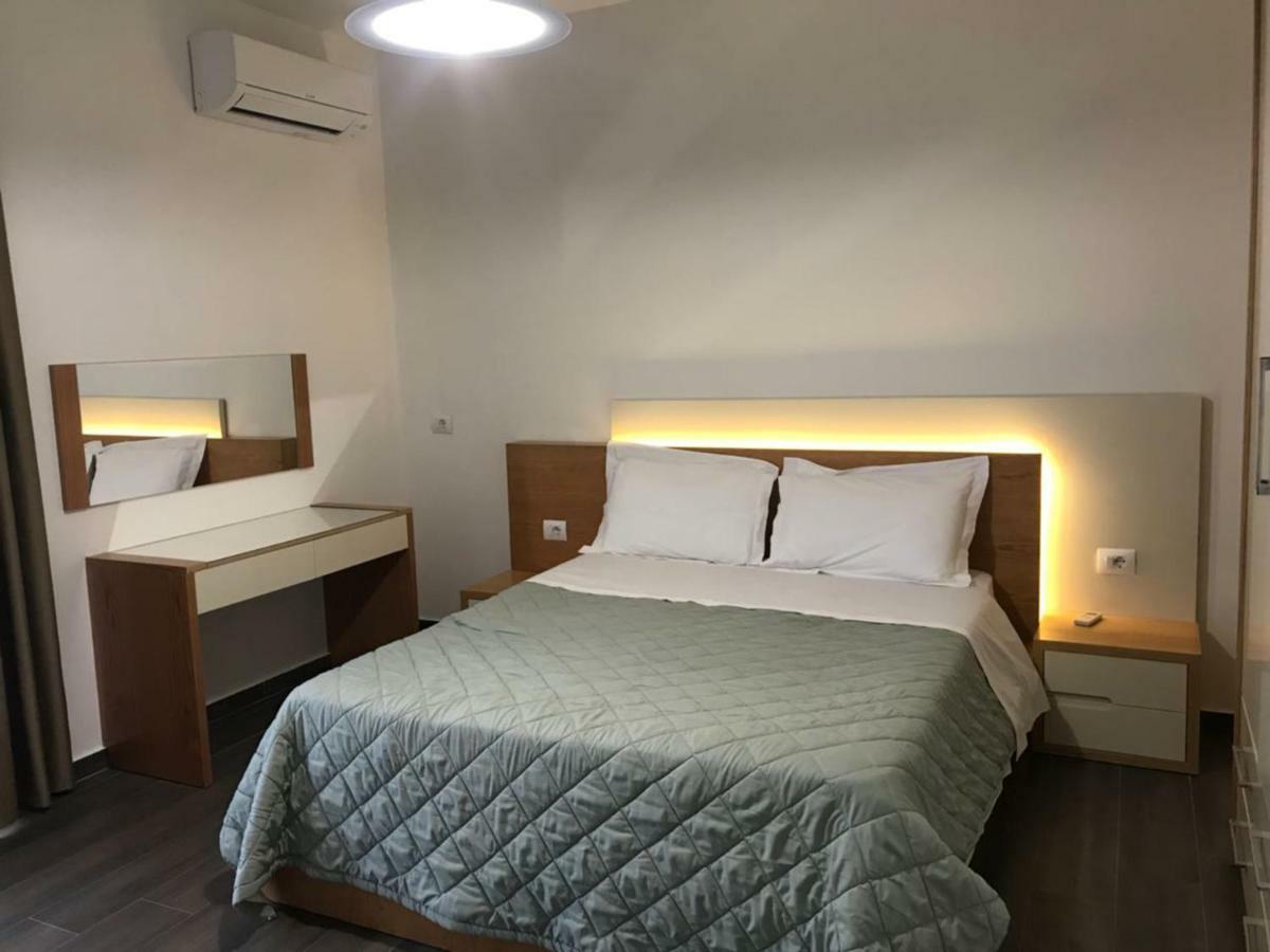 Sunrise Luxury Apartments Sarandë Esterno foto