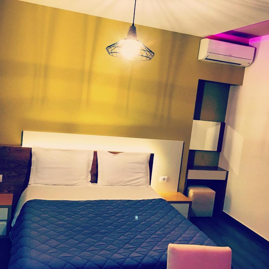 Sunrise Luxury Apartments Sarandë Esterno foto